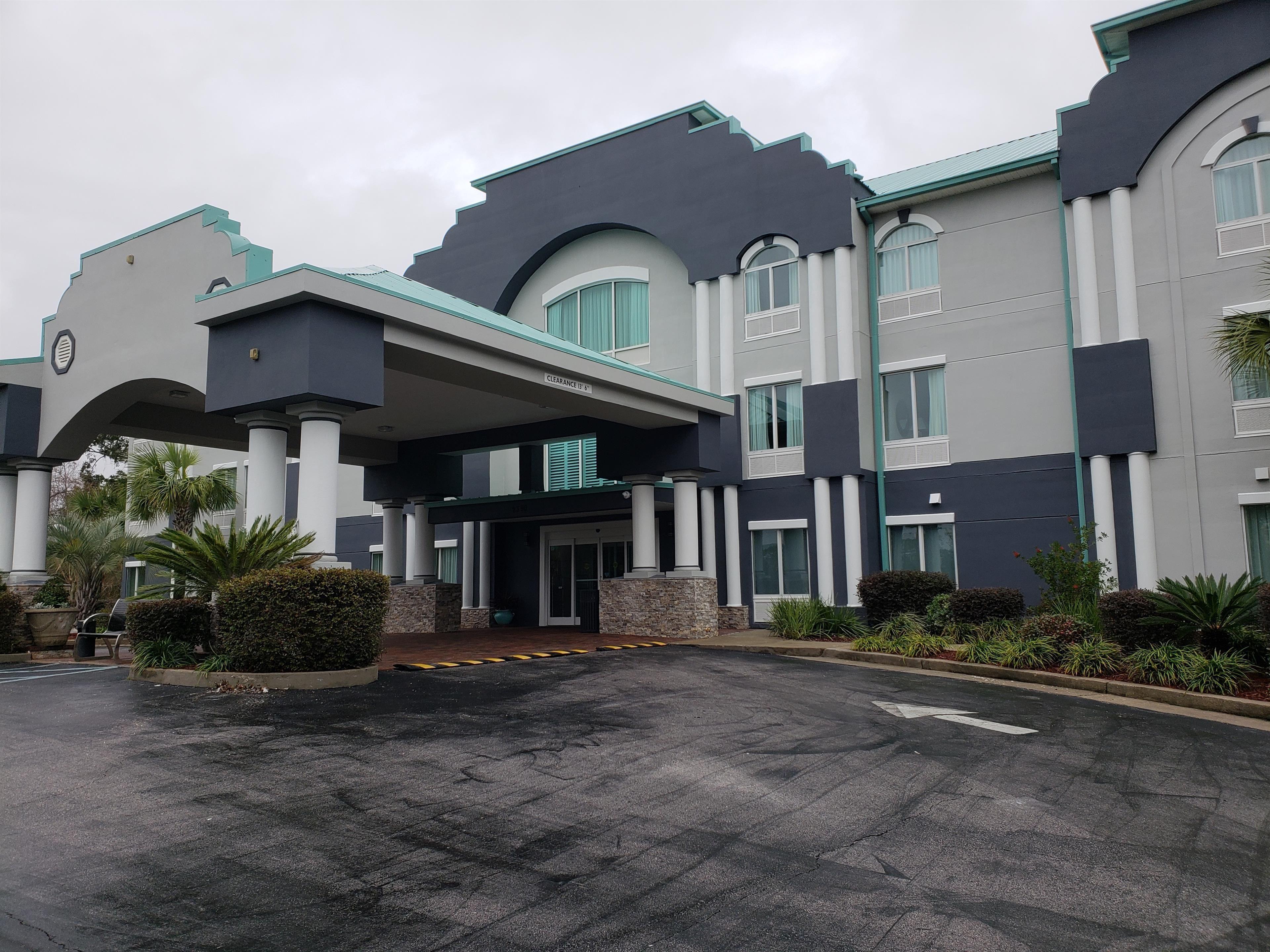 5 Resorts Near Sams Surf City for a Pensacola Beach Stay