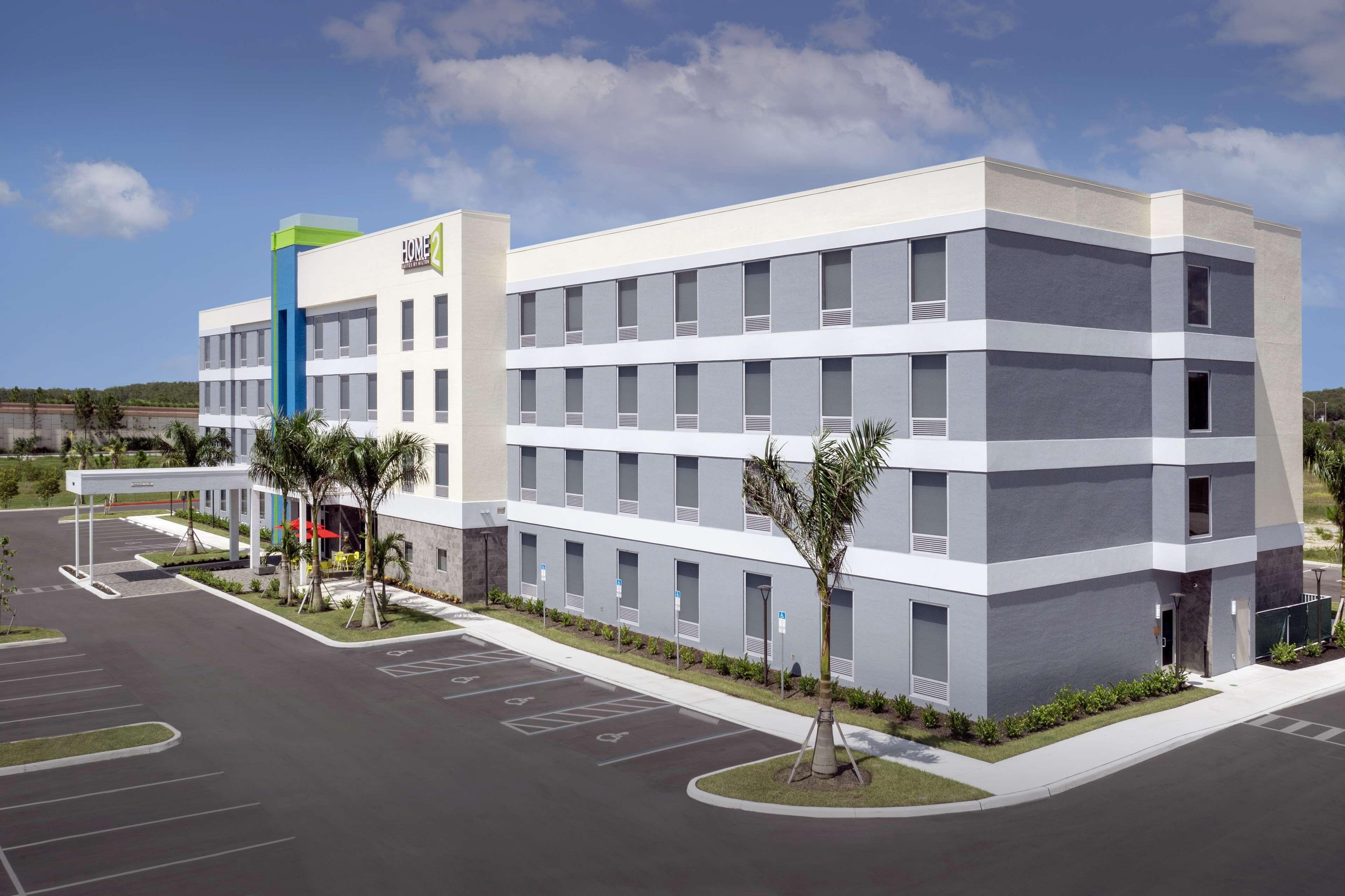 4 Airport Hotels Near JetBlue Park That Stand Out