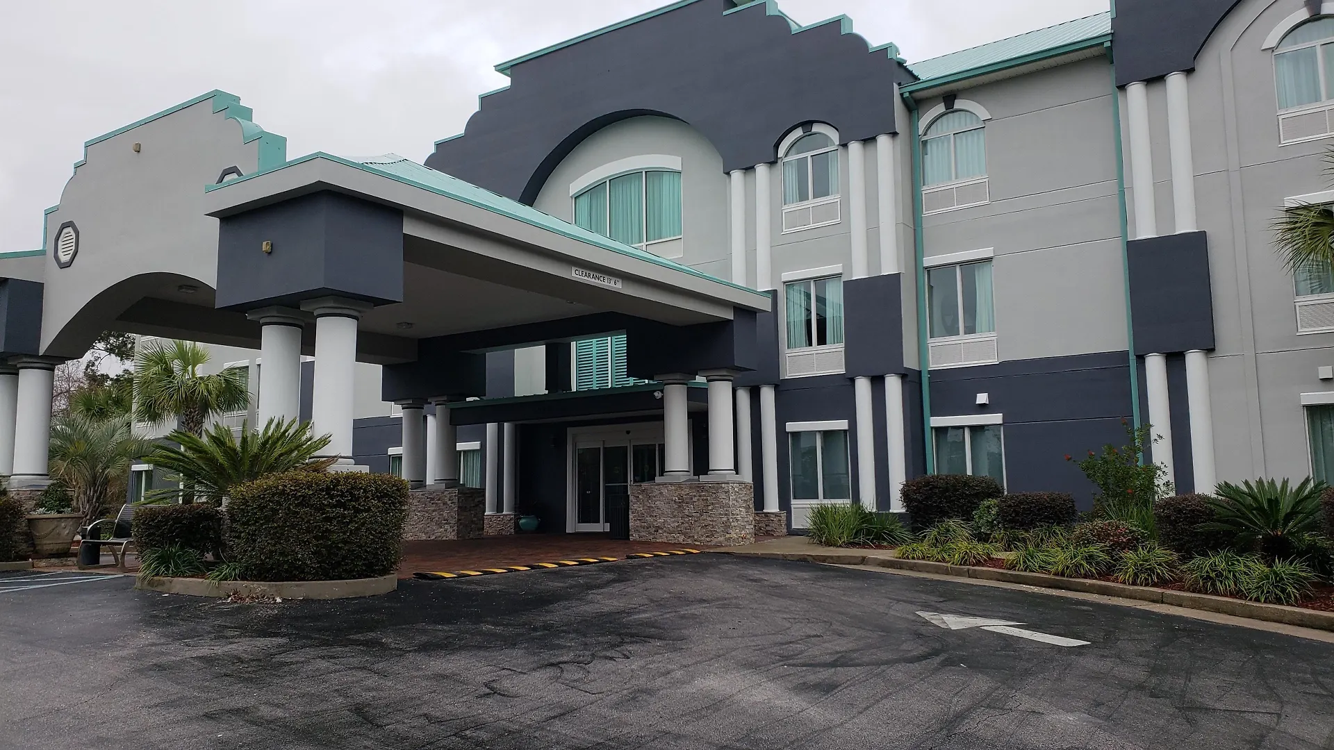 5 Resorts Near Sams Surf City for a Pensacola Beach Stay