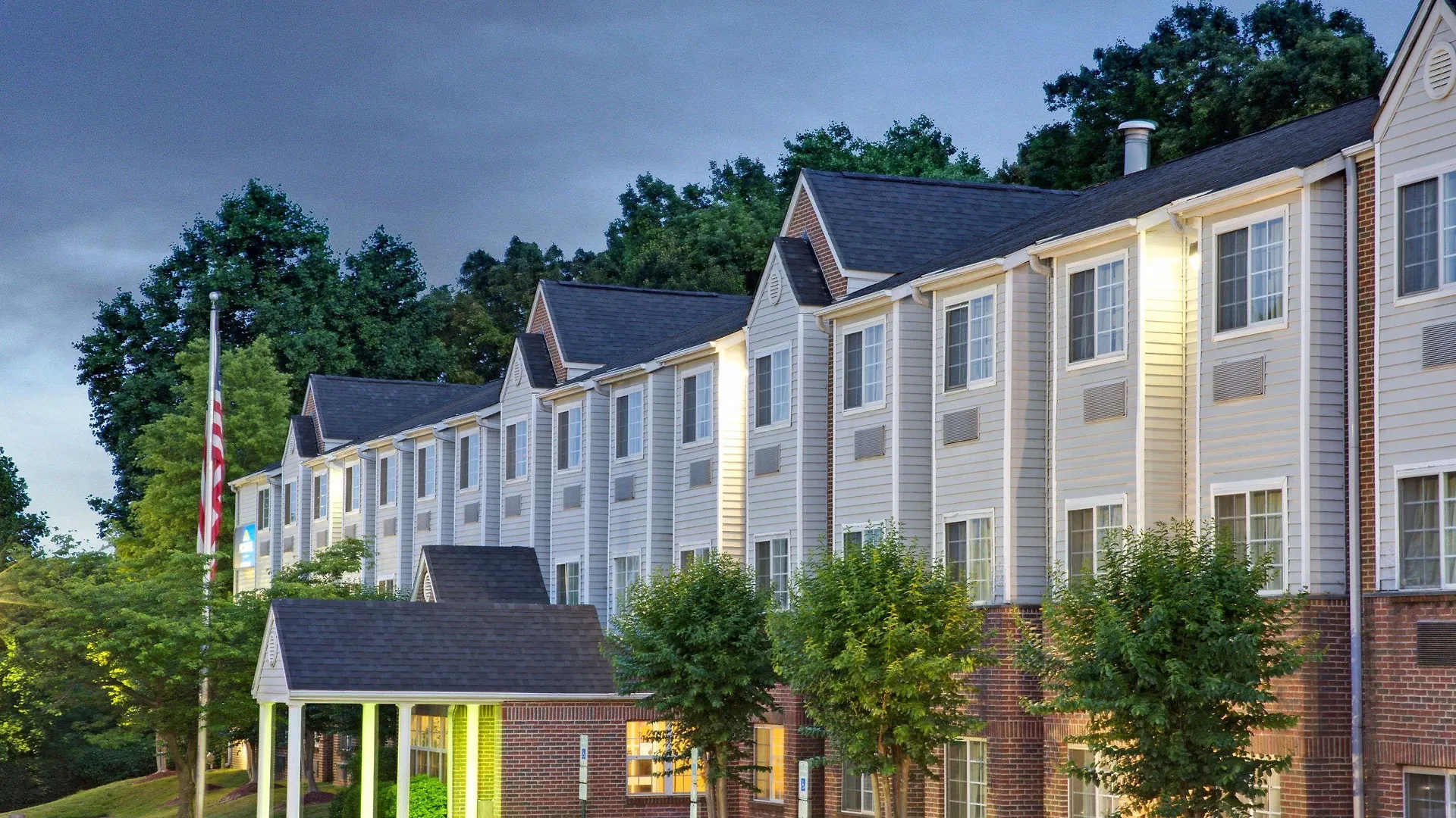 4 Budget Hotels in University Place Worth Booking Now