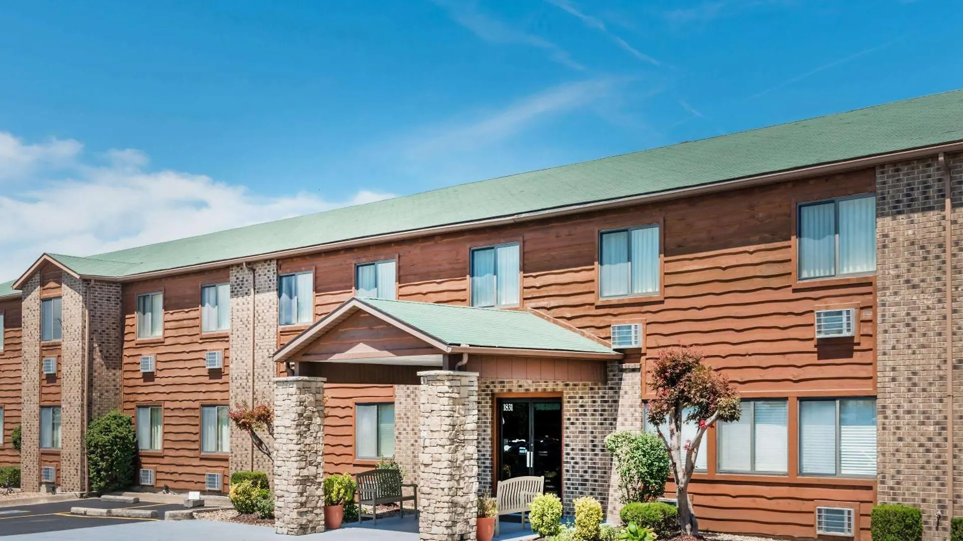 4 Beach Hotels in the Ozarks That Deliver on Water Access