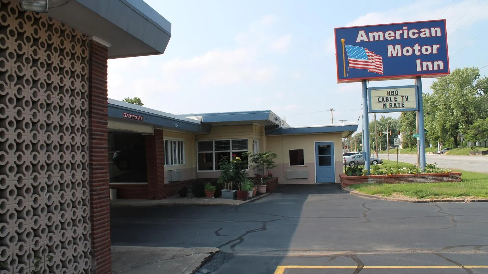 Where to Stay Near Duck Creek Golf Course: 4 Best 2-Star Hotels