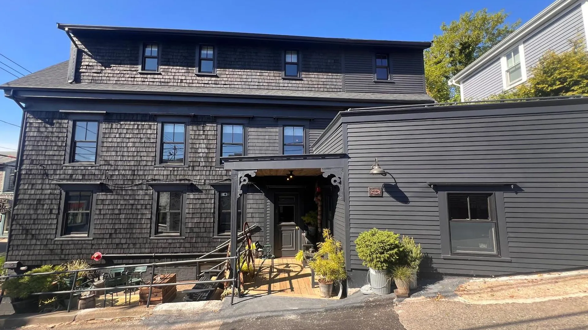Where to Stay Near PAAM: 4 Hotels for Couples in Provincetown