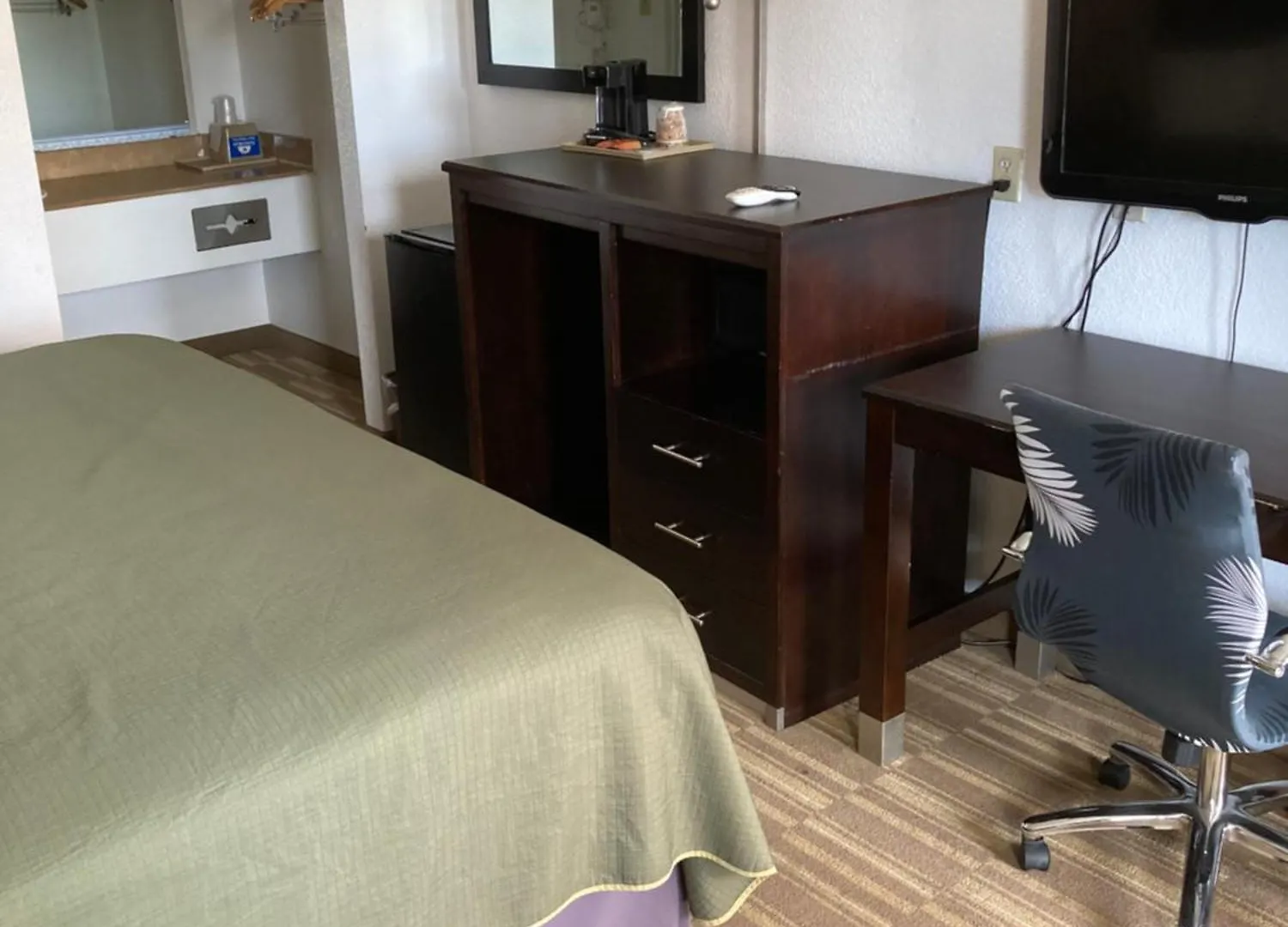 Staying Near Mac Lean Park: 4 Lake Jackson Hotels Compared