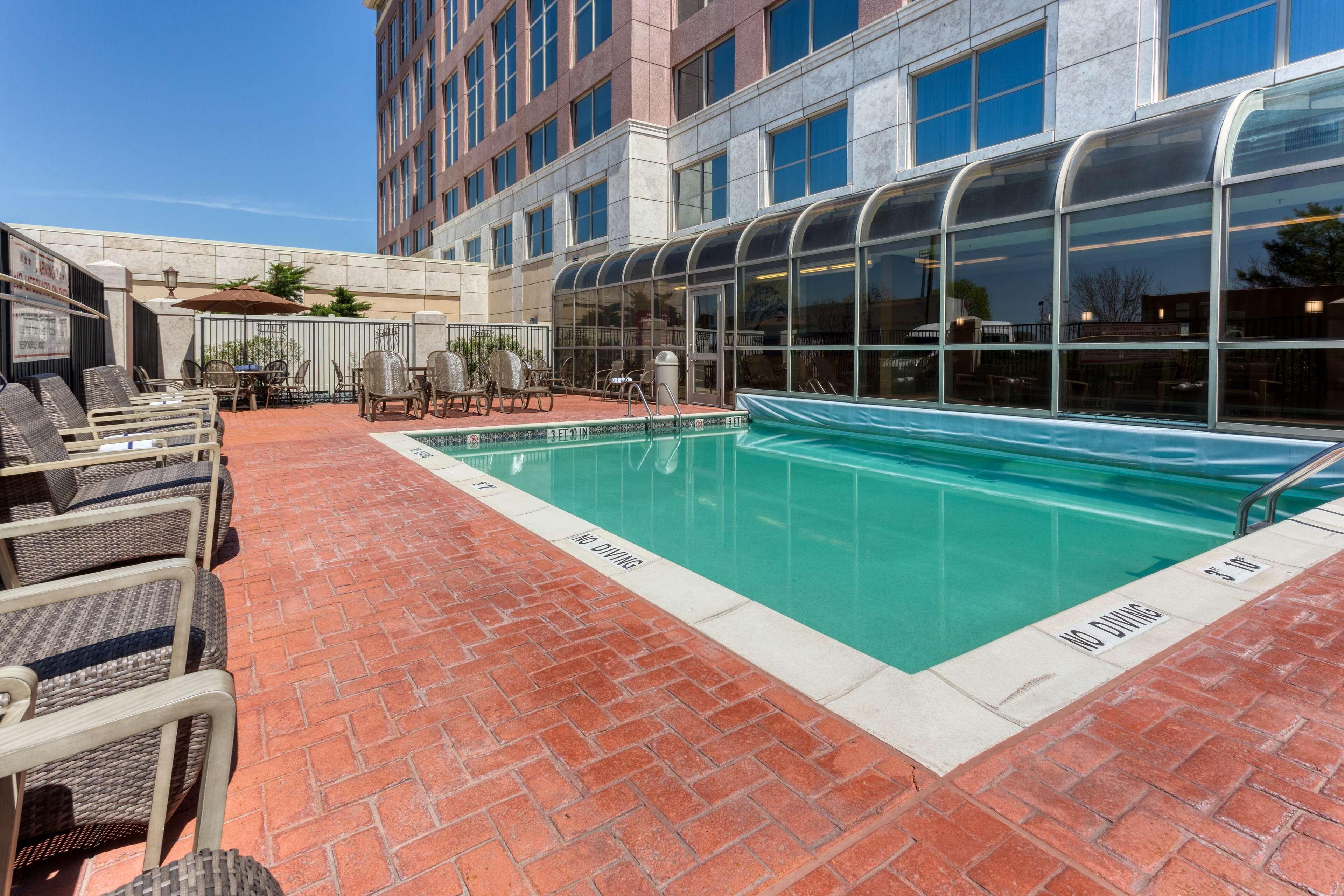 Where to Stay Near Philippino Art Foundation: 7 Best Business Hotels